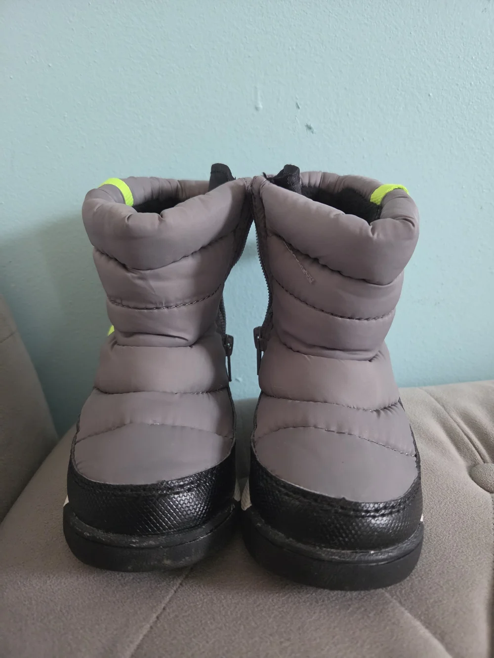 Wonder Nation Kids Grey Winter Boots with Neon Accent Toddler Size 8